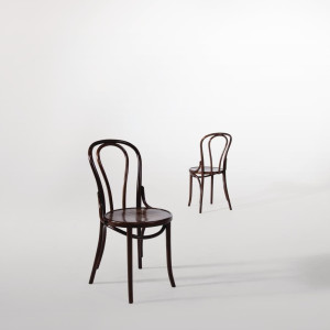 Sedie Bistrot in Legno Curvato Finitura Noce. Fascino e Comfort per il Tuo Ristorante.